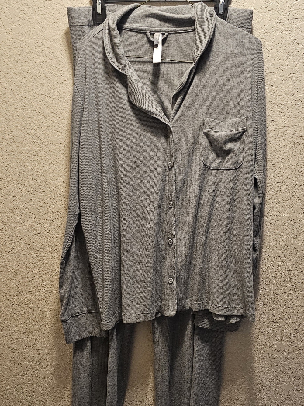 SKIMS SOFT LOUNGE SLEEP SET - Picture 2 of 6